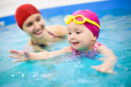 Как научить ребенка плавать 1